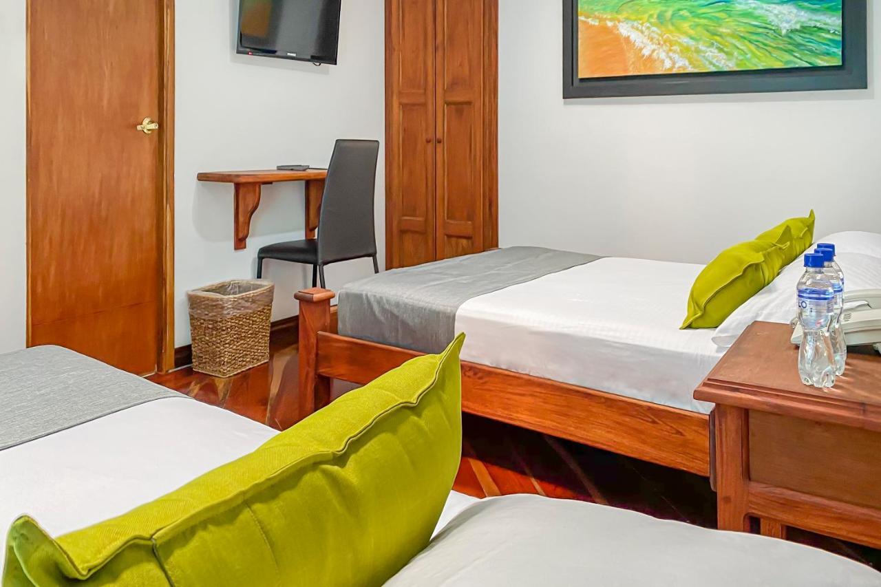 Ayenda 1141 Boutique San Antonio Hotel มานิซาเลส ภายนอก รูปภาพ